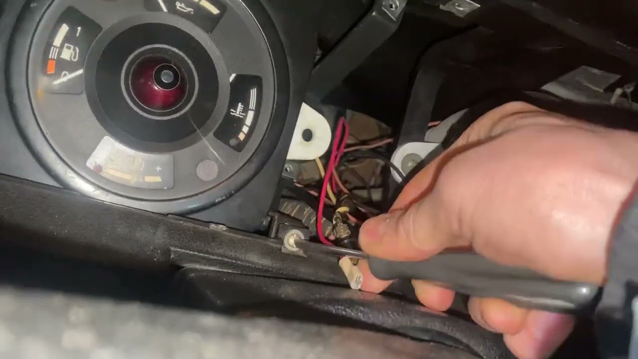 КАК ЗАМЕНИТЬ (ПОДОБРАТЬСЯ) К РЕЛЕ СВЕТА НА ГАЗ 2410 И 31029