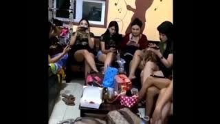 Story wa cewek cewek cantik pemandu karaoke