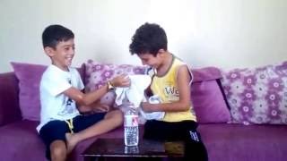 Müthiş su şakası Arda ve ahmet
