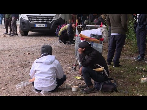 Après l'évacuation, l'errance des migrants à Grande-Synthe