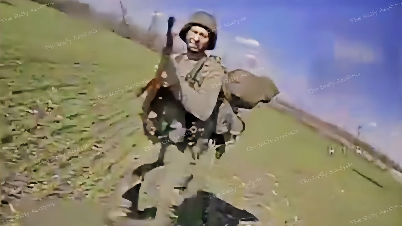 Ukrainian FPV drones brutally blow up Russian infantry trying to move ...