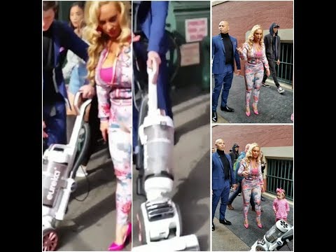 Coco Strolling Thru Soho Manhattan Has A Dude Vacuuming The Street Before She Walks!!