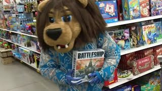 Kids go shopping with Detroit Lions ahead of Christmas