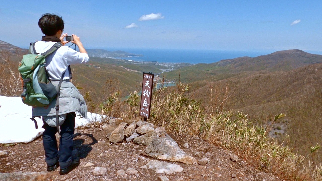 写真「天狗岳の朝」Size：半切 545 × 424 登山道があると思わなかった～朝里天狗岳 - YouTube