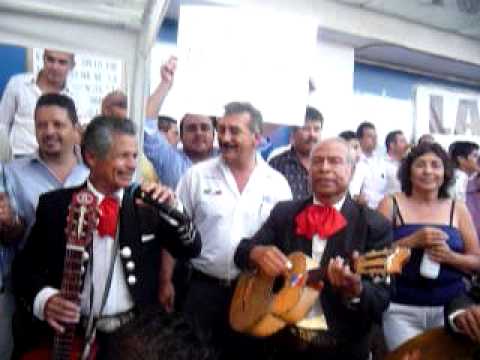 SERENATA A EDUARDO ROSALES EX PRESIDENTE DEL PAN J...