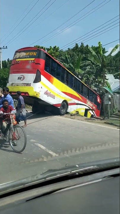 Bus Towing Manual Way In Bangladesh - Bus Fell In Ditch