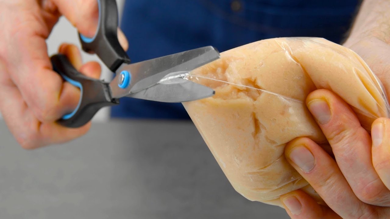 Congela la pechuga de pollo por 3 horas y luego a la licuadora. ¡Un filete de pollo superoriginal!