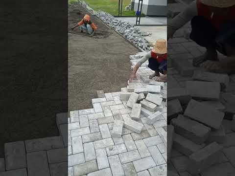 Video: Pemasangan trotoar untuk paving slab