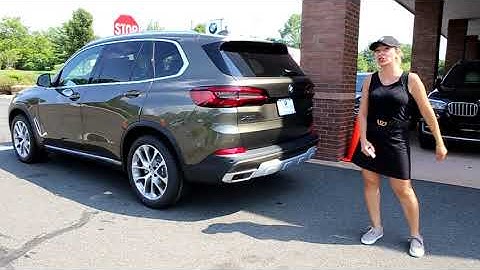 BMW Tech with Zarina Kick to open Truck Feature Explained with demonstration