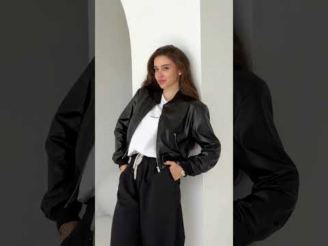 Жіночий весняний бомбер з еко-шкіри з кишенями на блискавці, видео 1