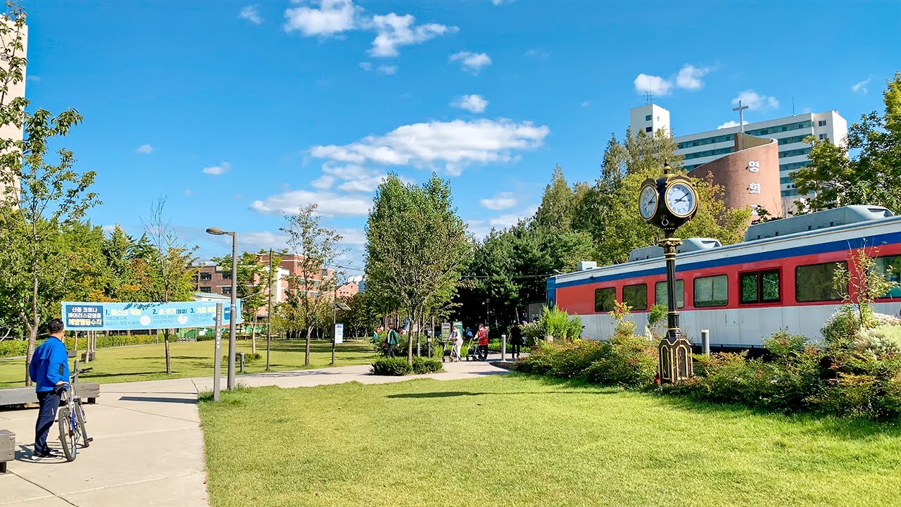 [4K] Walking Along Gyeongchun Line Forest Park in Seoul Korea Walking Tour 서울 노원구 경춘선숲길의 가을 오후 산책