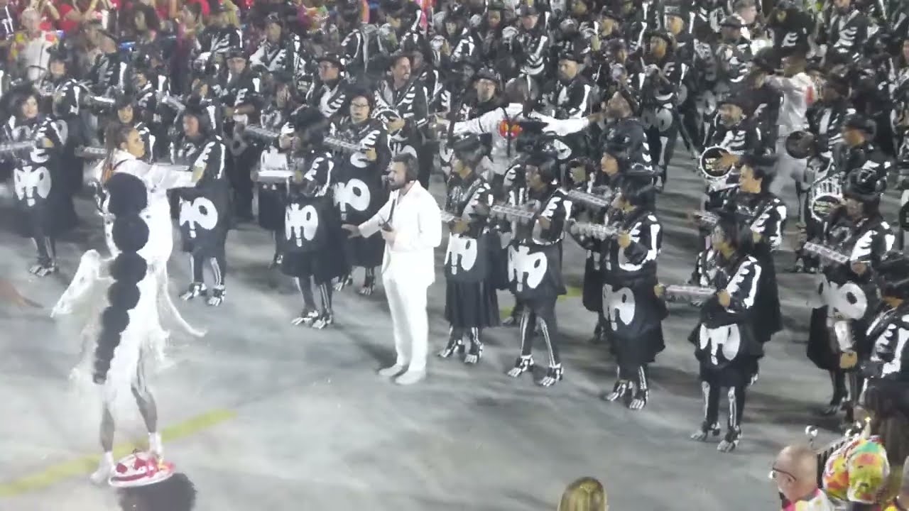 Viradouro carnaval 2022 bateria do Mestre Ciça