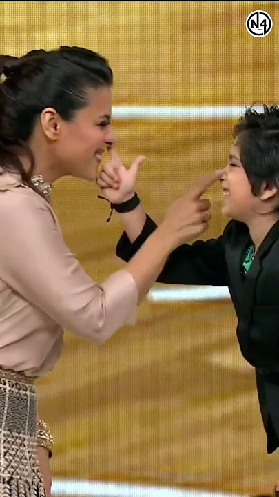Ladki Badi Anjani #stageshow #Kajol With Boy....😄😄❤️❤️💯🙌🙌