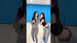 얼마나 빛이 나는지✨ #유나 와 #효린 선배님의 #IceCreamChallenge 🍨 #ITZY #YUNA #HYOLYN #YUNA_IceCream ⁠@OfficialHyolyn