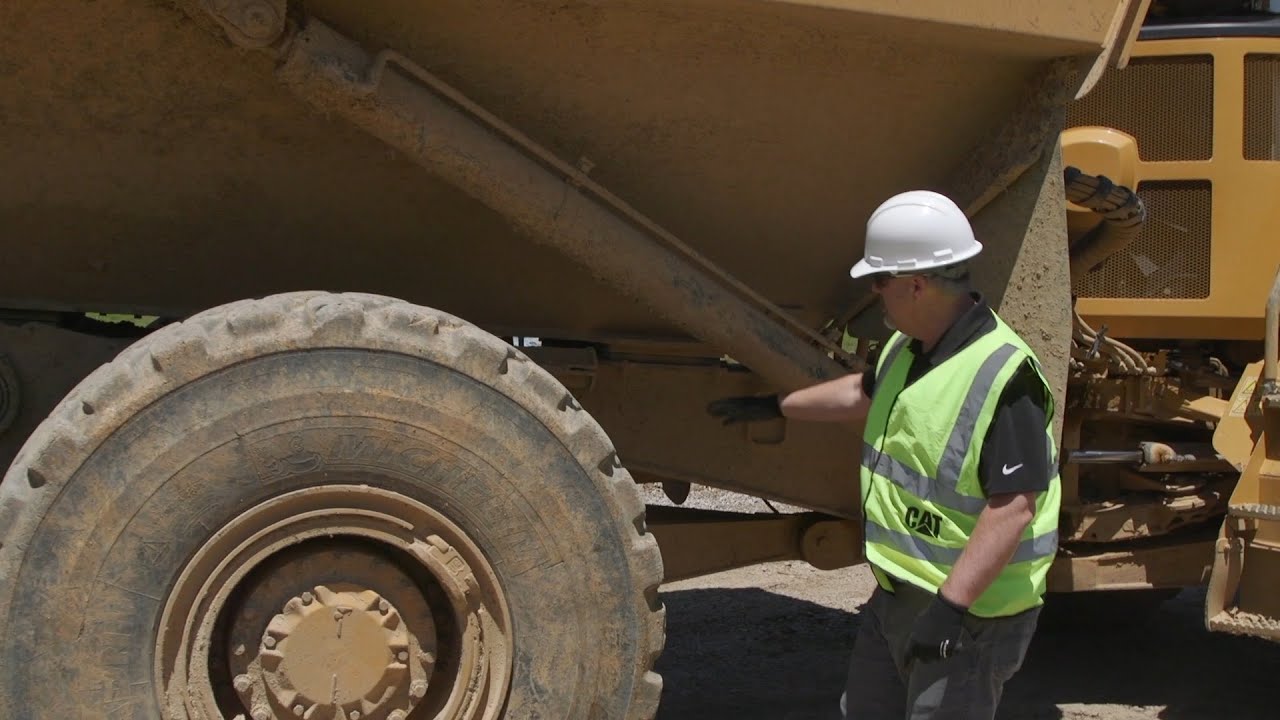 Cat® 730 Articulated Truck - Pre-shift Walkaround
