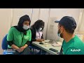 ريحان متطوعة سعودية تشارك في حملة للتطعيم ضد كورونا في لندن 