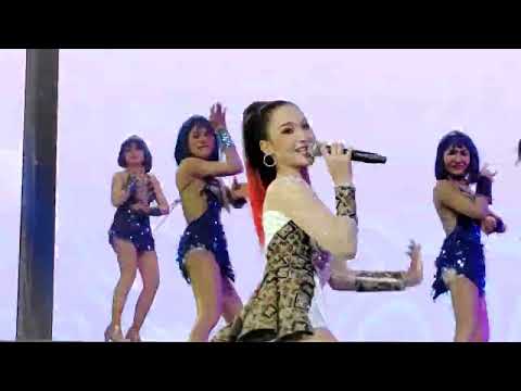ม่วนๆกับนักร้องสาวสวยป๋อมแป๋ม อติพร รัตนศิลป์อินตาไทยราษฏร์  บนเวทีมิสแกรนด์ ห้างSHOW ​DC​ ชั้น6