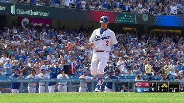 CIN@LAD: Utley works a walk to plate Grandal