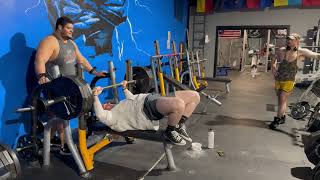 Bench 385 lbs/174 kg x 1 plus 405 lbs / 184kg x 1 attempt