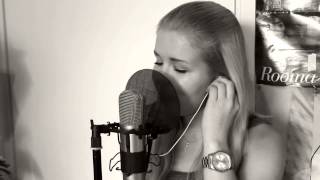 Video thumbnail of "Johanna Kurkela - Rakkaus tekee vapaaks  COVER by Pinja"