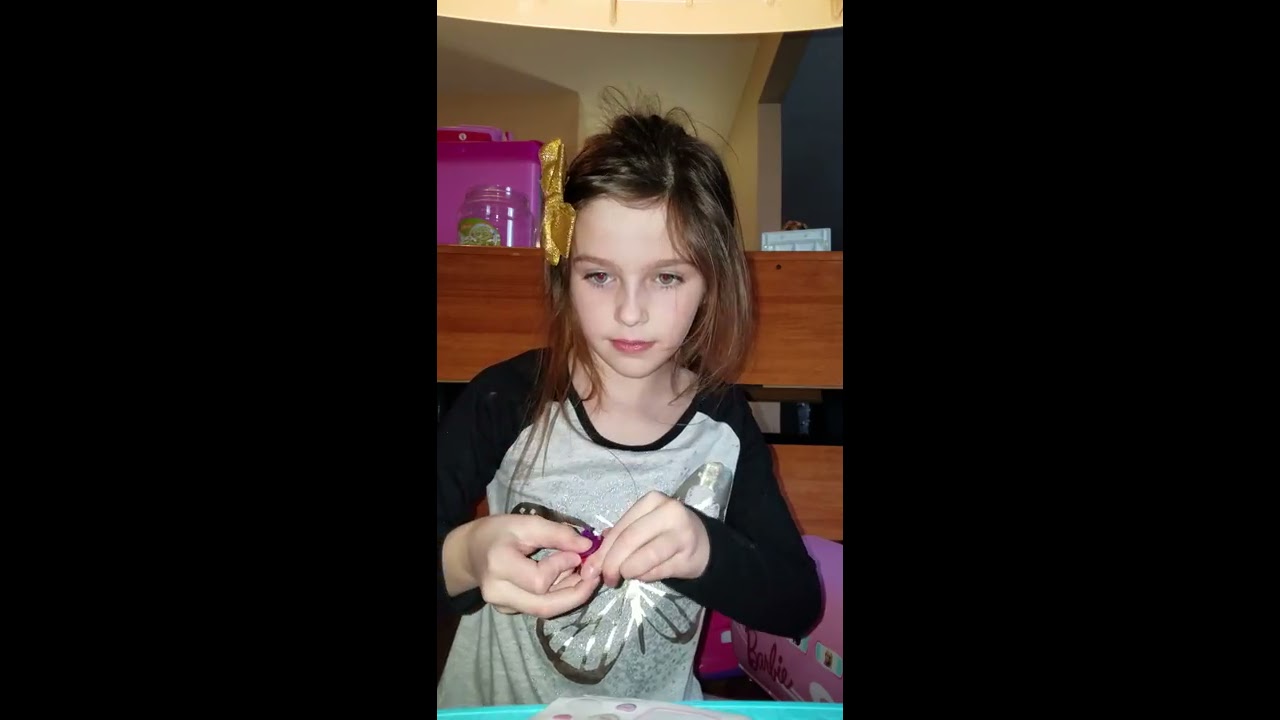 Elsa and Anna mail a letter to Chelsea