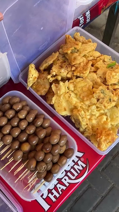 Soto lenthok yang selalu ramai di lapangan Sidokabul yang sehari habis 30kg nasi dan kuah refill