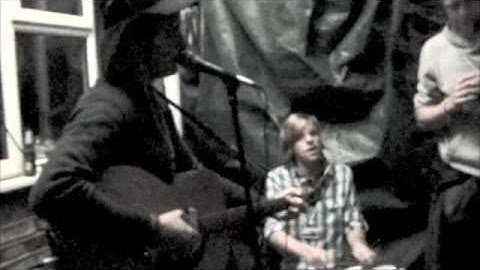 Panic-float with house party choir!