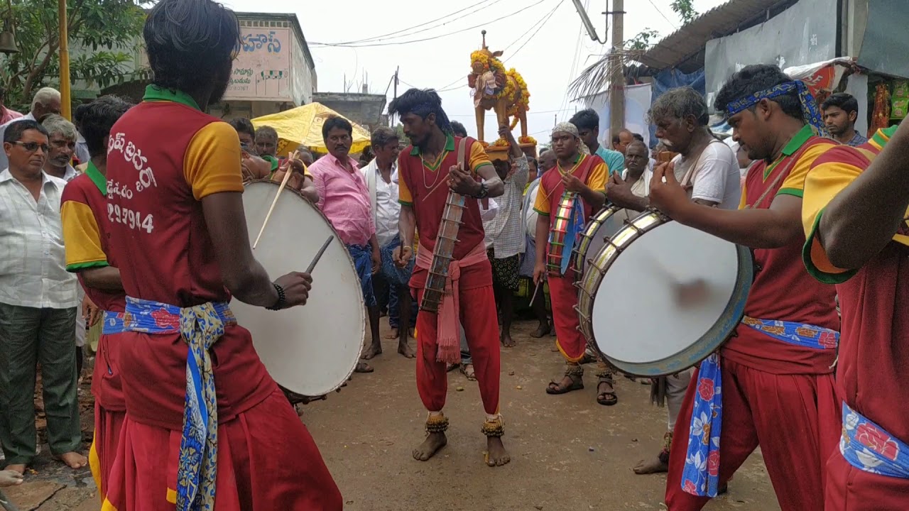 Srinu swamy.challanina ma chakkani gangamma .cell no 9963828125