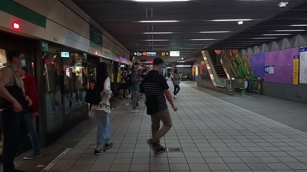 台北捷運 松山新店線 松江南京站 下班尖峰時刻人潮(往松山方向) [G15 S]