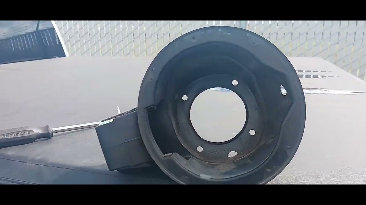 Как снять лючок бензобака хендай сантафе - YouTube