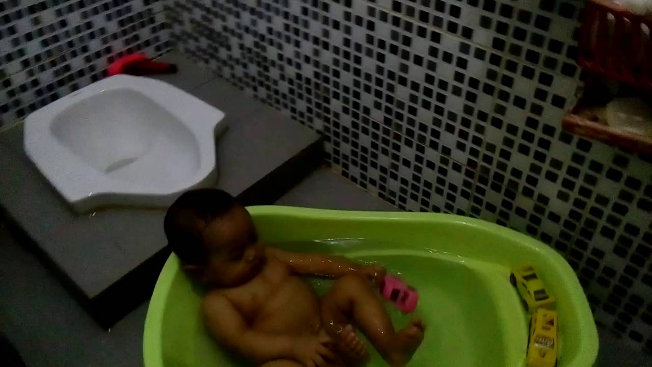 Bayi lucu  mandi  my baby Boy Arta Rahmandani YouTube