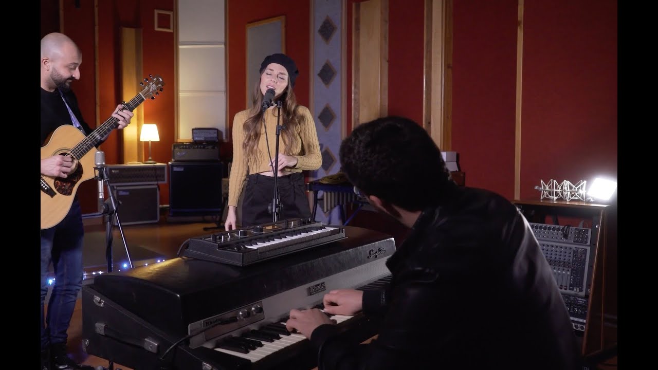 Sara Jane Ceccarelli - IM-PERFECT | Live session adlı videoyu YouTube'da izle Sara Jane Ceccarelli - IM-PERFECT | Live session adlı videoyu YouTube'da izle