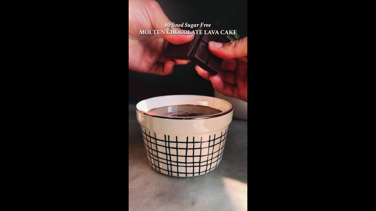 MOLTEN CHOCOLATE LAVA CAKE (date-sweetened) 🤎