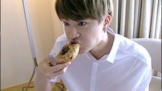 Jin Being a Hungry Boi for 5 Minutes Straight (Eat Jin)