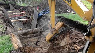 Hydrema and Compacttilt CT10 working together on a pipeline