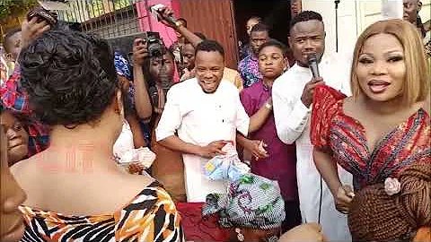 See How Ijebu, Omobanke, Kunle Afod & Other Nollywood Stars Spray Seyi Edun @ Her Shop Opening