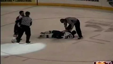 Steve Crampton fights Laredo's Chris Morin, 11/13/10
