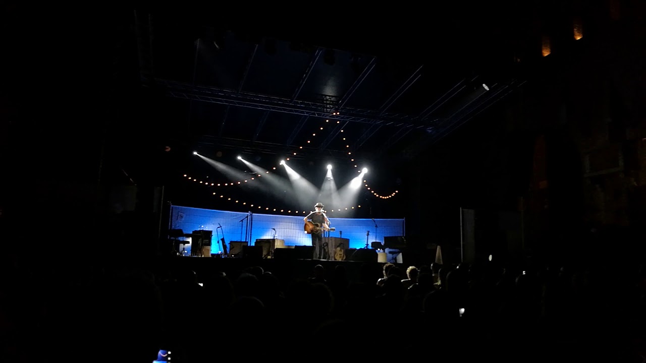 Mira Francesco de Gregori Cose live Montecassiano 9/8/18 en YouTube Mira Francesco de Gregori Cose live Montecassiano 9/8/18 en YouTube