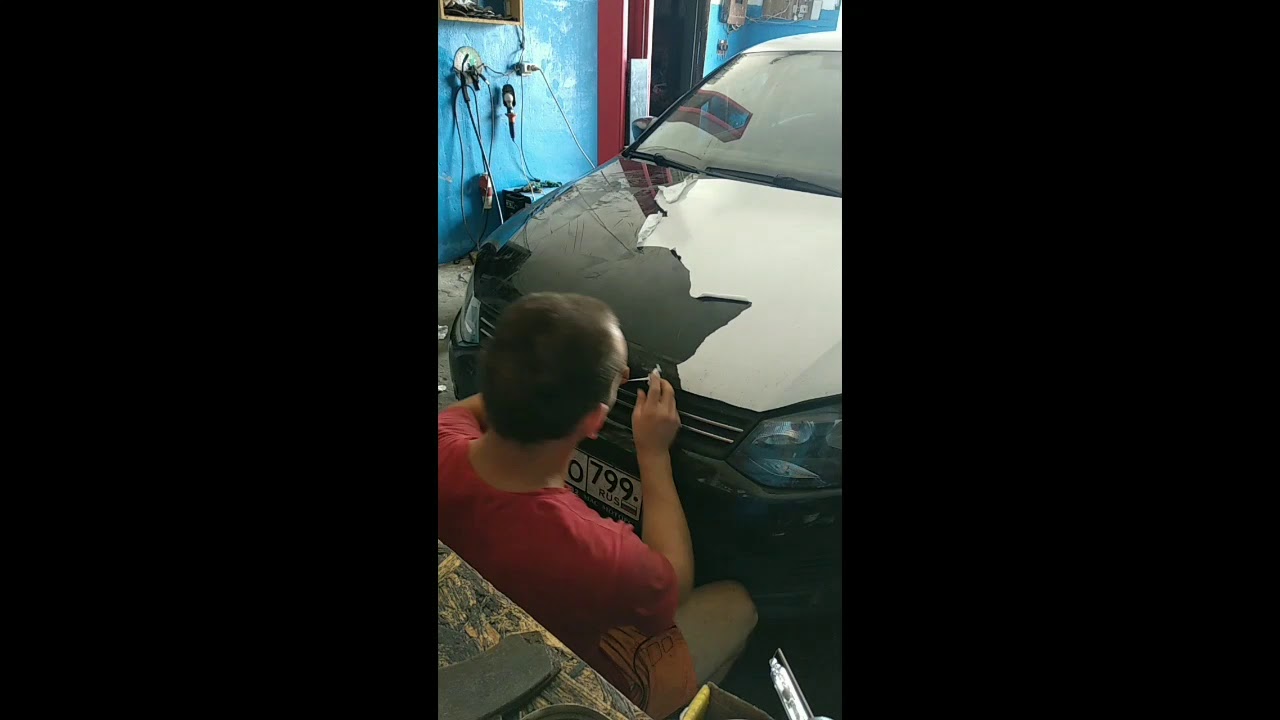 Снятие виниловой пленки с VW Polo из под такси - YouTube