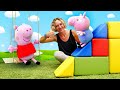 Çizgi film oyuncak videoları.  Nicole Peppa Pig ve George için oyun parkı yapıyor