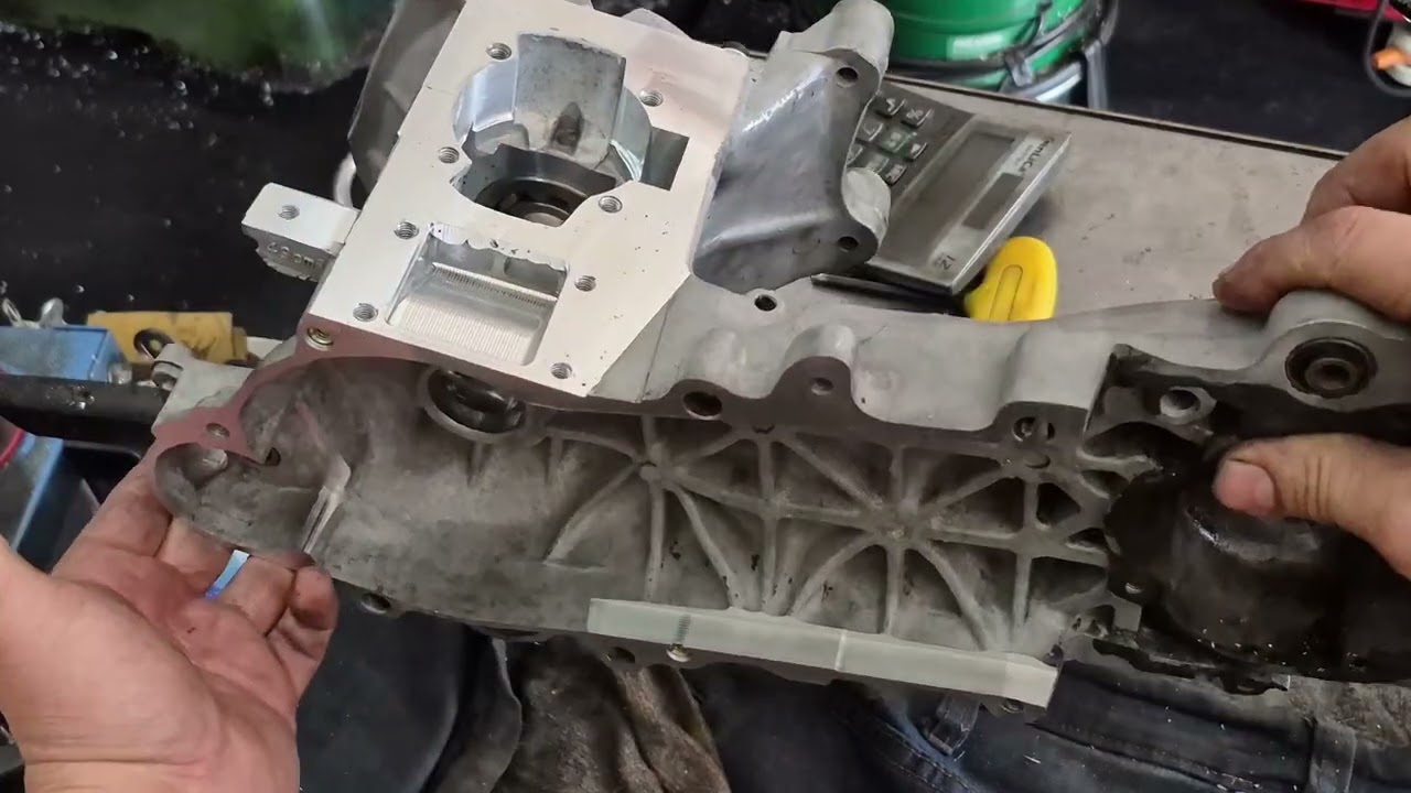 dio ks 加工 : 曲軸箱內補外移四支螺絲孔位 + 補大四角平面 + cnc下水道加工 + 第三孔後補肉+銑 + 麥龍絲80.1mm + 銑脖子59mm + 同心培林座 + 銑皮帶溝