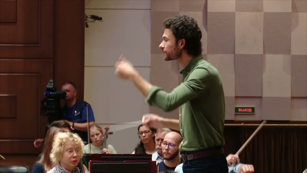 Греческо-российский дирижёр возглавил Новосибирский симфонический ...