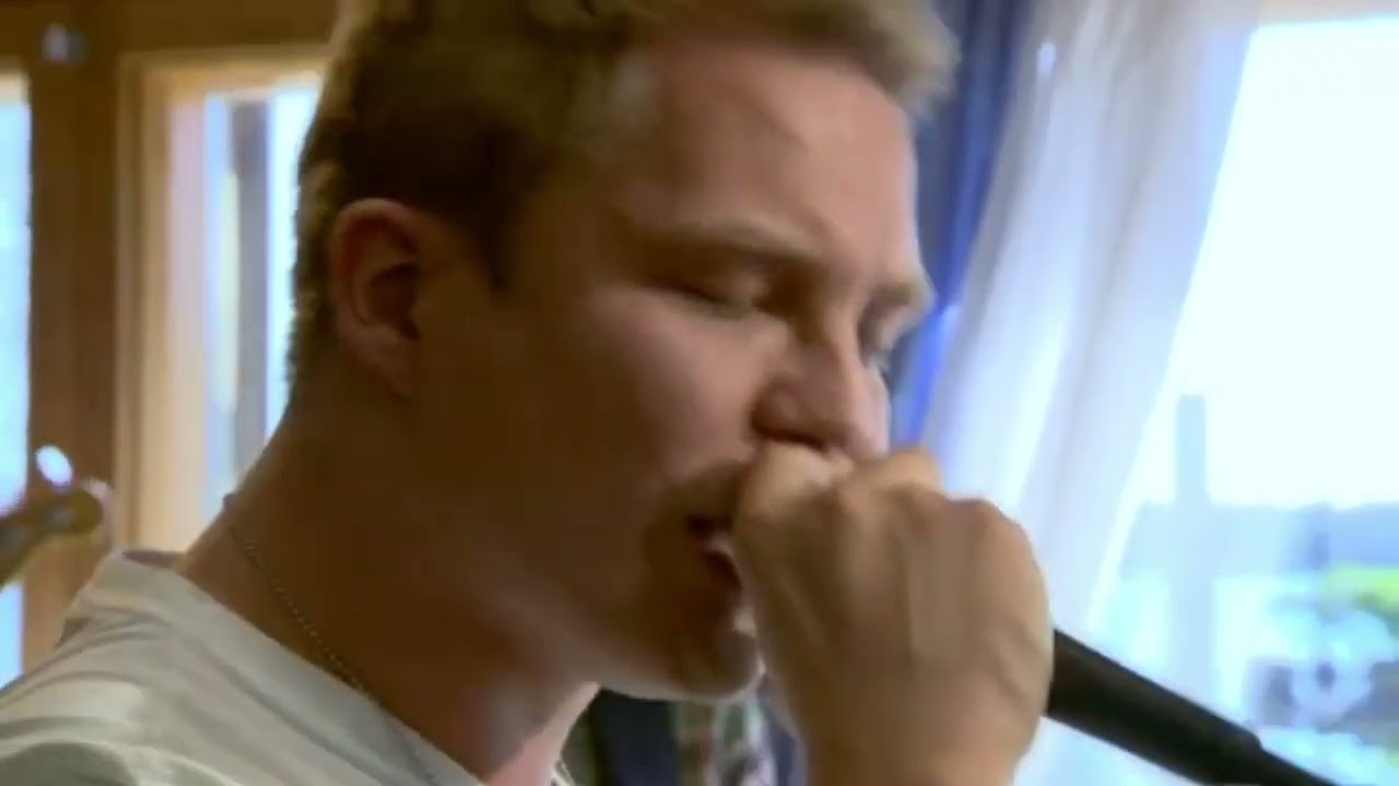 Cheek - Tinakenkätyttö - Vain Elämää