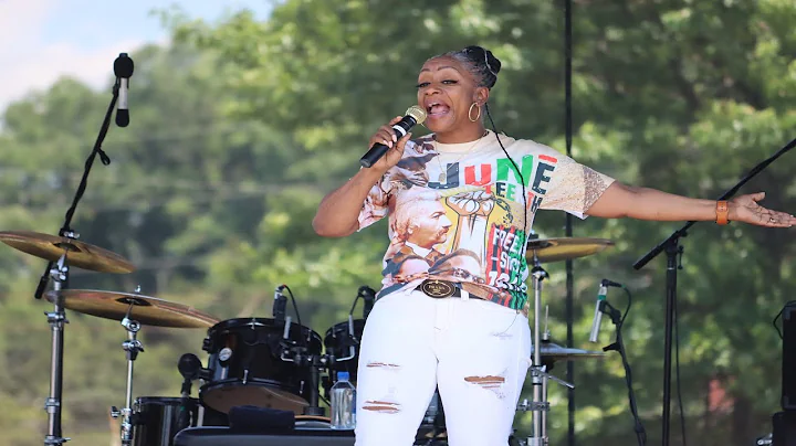 Superstar Regina Belle LIVE at 2022 JUNETEENTH Cel...
