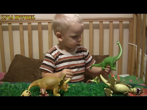 Включи папа динозавр. Папа динозавр. Песня папа динозавр. Сын показывает папе динозавров видео. Алеша 6 лет поздравления от папы с динозавриками.