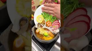 A new style of clay pot noodles, you can make it at any small stall, slowly simmered over low heat u