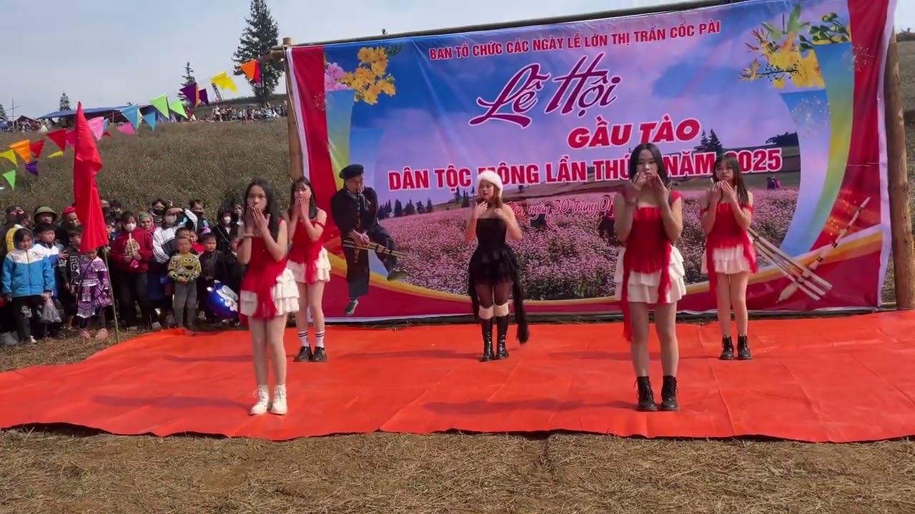 Nkauj Hmoob Lào Cai nhảy Qaws Kom Siab Zog Seb #nkaujhmoob