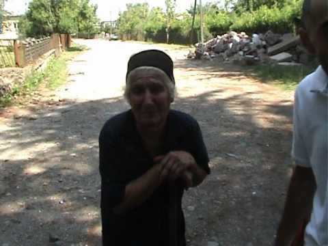 პატარაიები ჩიბათის ეკლესიის ეზოში