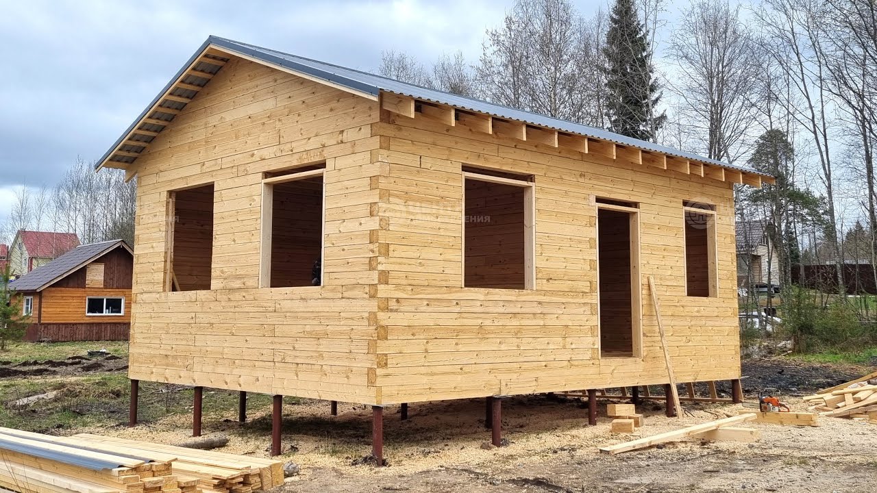 Сдан одноэтажный дом с баней 6 на 8 из бруса под усадку. Окосячка окон ...