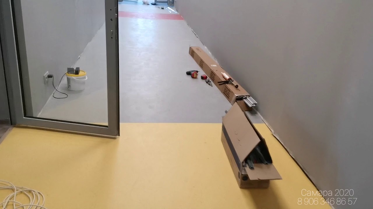 Укладка гомогенного покрытия Tarkett. - YouTube